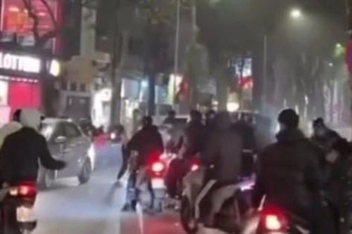 Hà Nội: Khẩn trương làm rõ nhóm thanh niên đánh nhau trên phố Lò Đúc