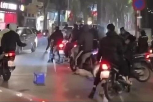 Nhóm thanh niên gây náo loạn trên phố Lò Đúc