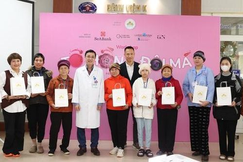 Những món quà đặc biệt dành tặng nữ bệnh nhân ung thư trước thềm 8/3