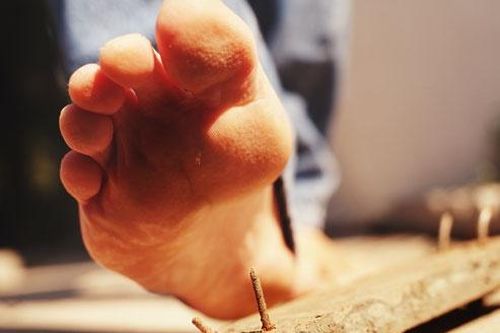 Vì sao giẫm đinh lại nguy hiểm?