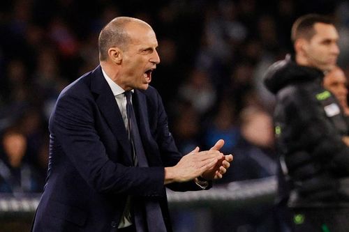 Juventus đang đứng chờ Milan trong cuộc đua á quân Serie A