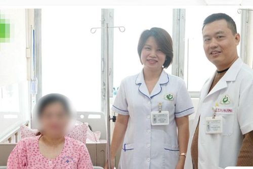Giữ thai thành công cho sản phụ làm IVF 21 tuần dọa sảy, ối thõng âm đạo