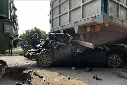 Hà Nội: Tai nạn giao thông làm 1 người chết, 2 người bị thương