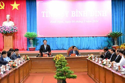 Chủ tịch Quốc hội Vương Đình Huệ làm việc với Ban Thường vụ Tỉnh ủy Bình Định