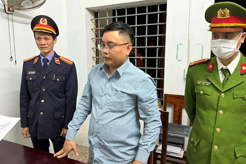 Mạo danh nhà báo để lừa đảo