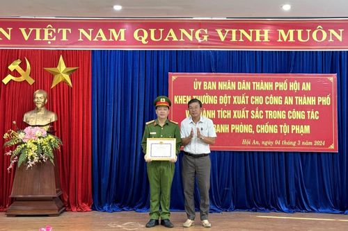 Khen thưởng đột xuất Công an thành phố Hội An về thành tích tranh, phòng chống tội phạm