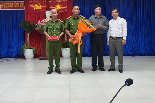 Khen thưởng đột xuất Công an quận Ngũ Hành Sơn về thành tích truy bắt nhanh đối tượng cướp giật tài sản
