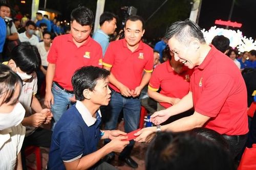 'Tết sẻ chia - Năm Rồng khởi sắc': Mang Tết ấm cho người lao động