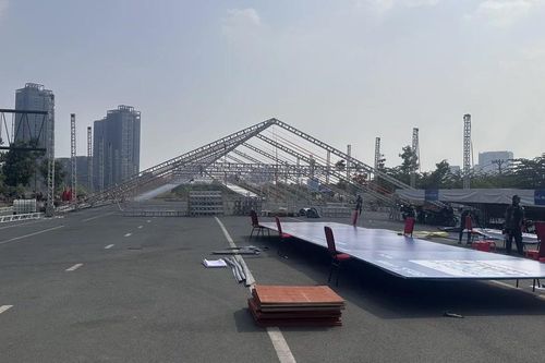 Lắp đặt thiết bị khu vực sự kiện Run To Live 2024