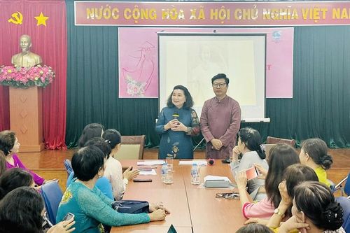 NTK Sĩ Hoàng: Mặc áo dài là niềm tự hào của người Việt