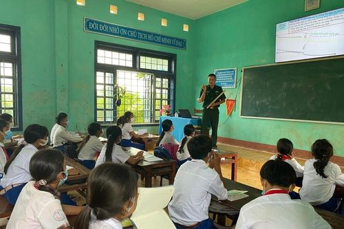 Biên phòng Quảng Trị 'thắp sáng' biên cương từ những tiết học đặc biệt
