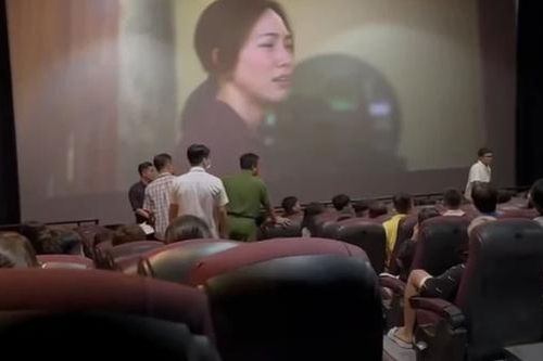 'Vô tình' đáng trách khi con trẻ xem phim gắn nhãn 18+