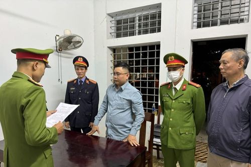 Lợi dụng danh nghĩa phóng viên để chiếm đoạt tài sản