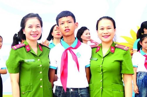 Ấm áp hành trình 'Mẹ đỡ đầu' của các nữ chiến sĩ Công an Thanh Hóa