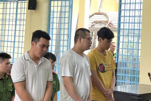 3 cựu cán bộ tại trại tạm giam lĩnh án vì lạm quyền