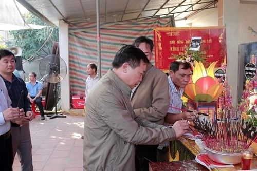 Thăm hỏi gia đình 2 người bị xe tải tông tử vong khi đi tập thể dục ở Thanh Hóa