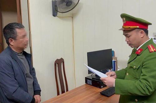 Khởi tố người đàn ông chống đối, xúc phạm CSGT