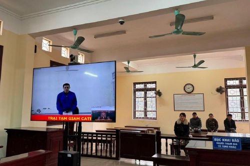 Xét xử trực tuyến bị cáo tàng trữ trái phép ma túy