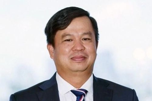 Tổng giám đốc thu nhập cao ngất ngưởng, chủ tịch ngậm ngùi giảm lương