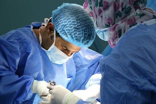 Phẫu thuật túi mật bị cắt nhầm ống dẫn tinh