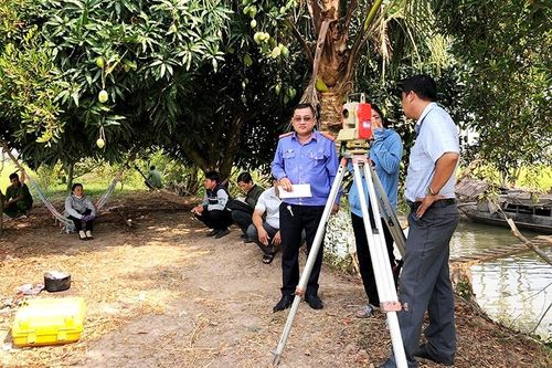 Trực tiếp kiểm sát cưỡng chế kê biên quyền sử dụng đất tại huyện Châu Phú