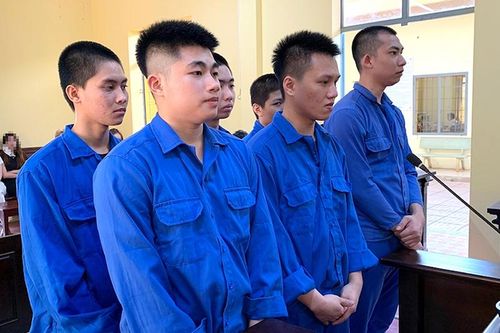 Nhóm thanh niên rủ nhau đi cướp, cùng nhau lãnh án tù