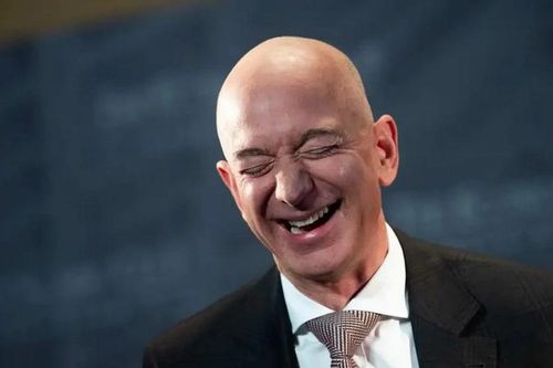 Tỷ phú Jeff Bezos một lần nữa trở thành người giàu nhất thế giới