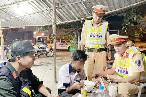 Bé trai 13 tuổi đi lạc từ Vĩnh Long qua Cần Thơ được đưa về nhà an toàn