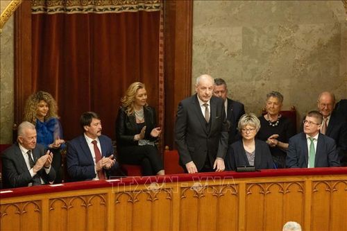 Điện mừng tân Tổng thống Hungary