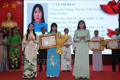 Hoàn thiện mạng lưới trường, lớp gắn với đổi mới chương trình giáo dục