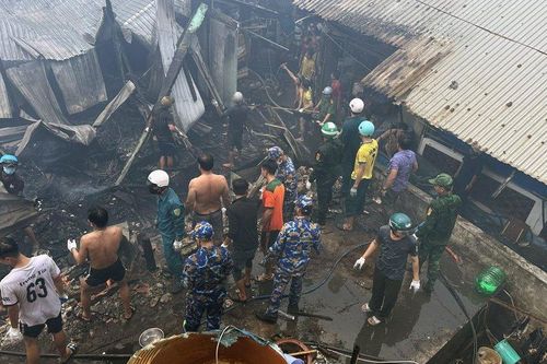 Kiên Giang: Cán bộ, chiến sĩ đồn biên phòng tích cực chữa cháy nhà dân