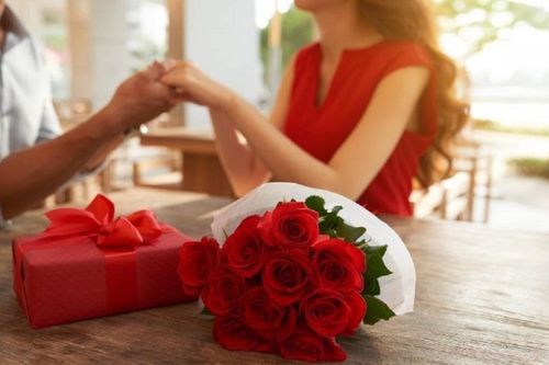 Những món quà ngày 8/3 tuy 'nhỏ nhưng có võ' giúp chồng ghi điểm tuyệt đối trong mắt vợ