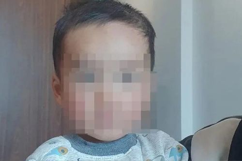 Cái kết có hậu của bé trai 18 tháng tuổi bị bỏ rơi tại trung tâm thương mại ở Hà Nội