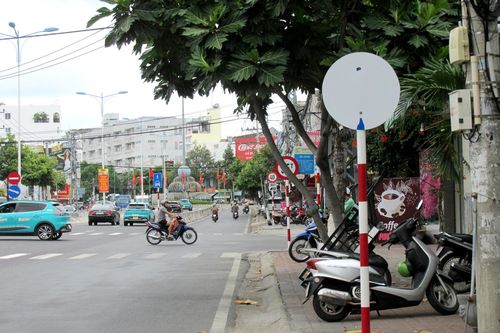 Cần làm mới biển báo giao thông