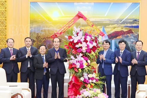 Đảng đoàn HĐND tỉnh và Ban Cán sự Đảng UBND tỉnh chúc mừng Tỉnh ủy nhân dịp kỷ niệm 77 năm Ngày thành lập Đảng bộ tỉnh