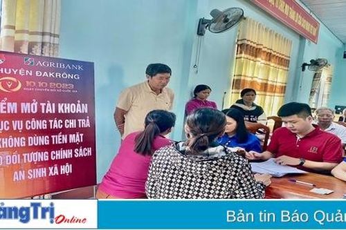 Agribank Quảng Trị dành nhiều ưu đãi hỗ trợ các đối tượng chính sách thực hiện thanh toán không dùng tiền mặt