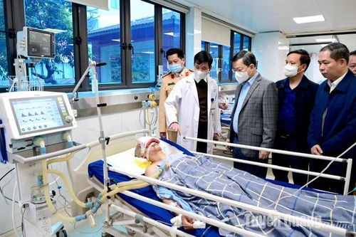Chủ tịch UBND tỉnh Nguyễn Văn Sơn thăm hỏi nạn nhân vụ tai nạn giao thông đặc biệt nghiêm trọng tại km16 Quốc lộ 2