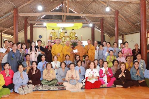 Chùa Huyền Trang (H.Nhà Bè) cúng dường hơn 300 tự viện nhân đầu năm Giáp Thìn