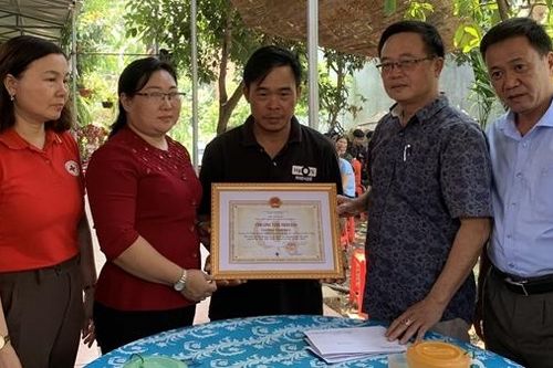 Ghi nhận 'tấm lòng vàng' 2 học sinh tử nạn trong vụ TNGT
