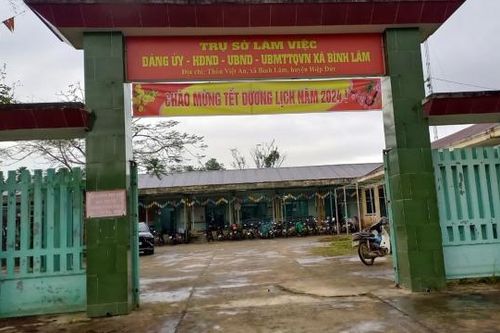 Chủ tịch xã bị cảnh cáo vì dự án liên kết nuôi... gà