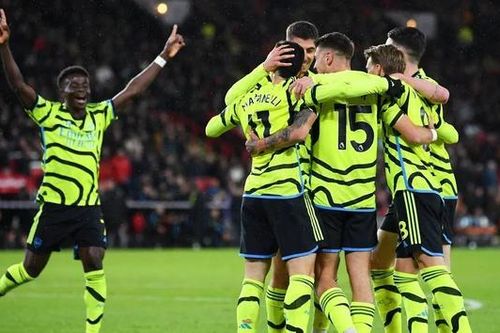 Arsenal ghi danh vào lịch sử 136 năm của bóng đá Anh