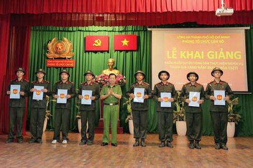 Công an TPHCM khai giảng khóa huấn luyện cho hơn 800 chiến sĩ nghĩa vụ năm 2024