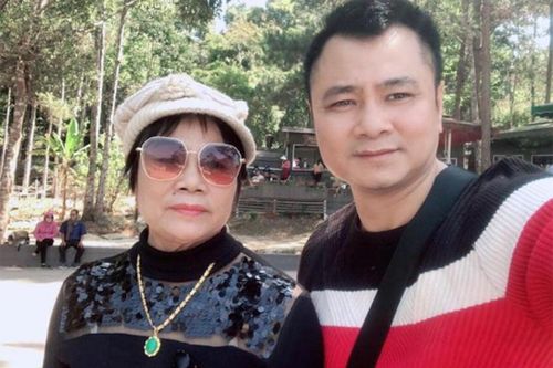 Mẹ ruột được phong NSƯT, Tự Long hạnh phúc công bố: Nhà có 2 NSƯT, 1 NSND