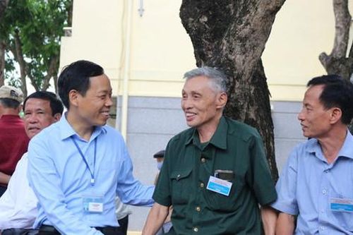 Cấp thẻ bảo hiểm với hàng trăm người tham gia bảo vệ Tổ quốc, làm nhiệm vụ quốc tế
