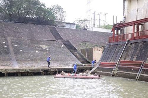 Lo đủ nước tưới lúa xuân