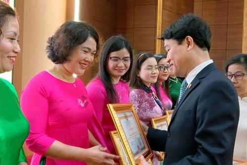 Gia Lâm: Hỗ trợ, trao tặng gần 6.000 suất quà dịp Tết