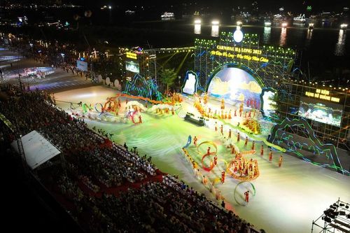 Quảng Ninh: Lần đầu tiên trình diễn Drone light tại Carnaval Hạ Long