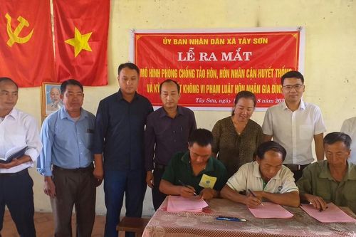 Nỗ lực 'kéo' học sinh trở lại trường