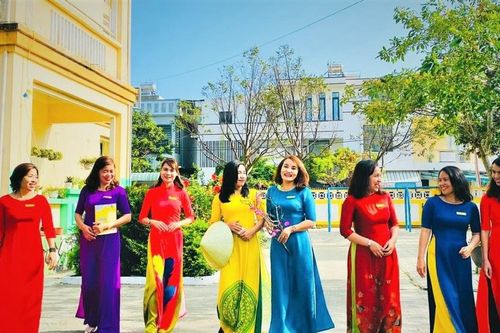 Tam Kỳ, Quảng Nam: Những cô giáo rạng rỡ với tà áo dài truyền thống