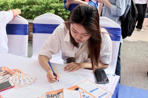 Thế hệ 'vỡ mộng' tìm việc nhanh